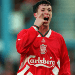 Robbie Fowler marcó el hat-trick más rápido de la Premier League en 1994. En solo 4 minutos y 33 segundos, el delantero del Liverpool hizo historia contra el Arsenal.