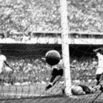 El "Maracanazo" de 1950 es una de las mayores sorpresas en la historia del fútbol. Conoce cómo Uruguay logró silenciar a 200,000 espectadores en el estadio más emblemático de Brasil.