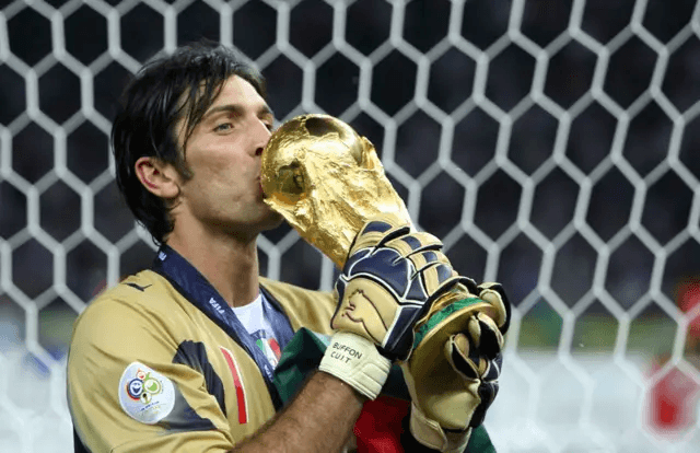 Gianluigi Buffon es una leyenda del fútbol, reconocido por su longevidad, talento y liderazgo. Descubre su historia, logros y legado en este artículo.