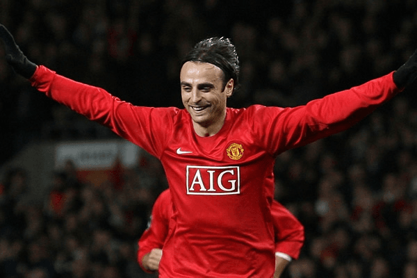 Dimitar Berbatov fue un delantero diferente: elegante, preciso y con una técnica exquisita. Su legado vive en cada fan que aprecia el fútbol como arte.