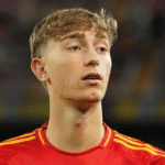 El Chelsea se lanza con todo a por Dean Huijsen y está dispuesto a pagar su cláusula de 60 millones. El joven central español, pretendido por el Madrid, podría llegar incluso para el Mundial de Clubes.