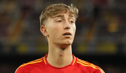 El Chelsea se lanza con todo a por Dean Huijsen y está dispuesto a pagar su cláusula de 60 millones. El joven central español, pretendido por el Madrid, podría llegar incluso para el Mundial de Clubes.