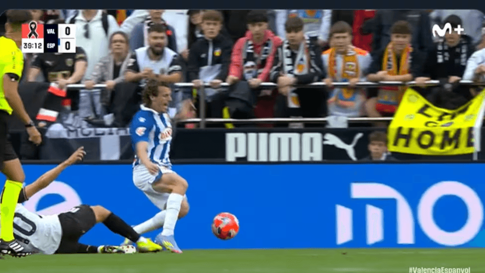 El Comité de Competición analizará la falta que originó el gol del Espanyol tras las alegaciones del Valencia, que asegura que André Almeida no cometió infracción. El club reclama justicia por una acción que pudo condicionar el resultado.